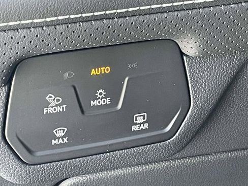 New 2026 Volkswagen Atlas SE FWD image 21