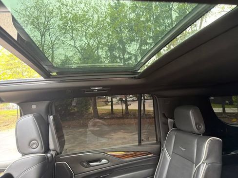 Used 2024 Cadillac Escalade ESV Premium Luxury w/ Performance Package AWD/4WD image 34