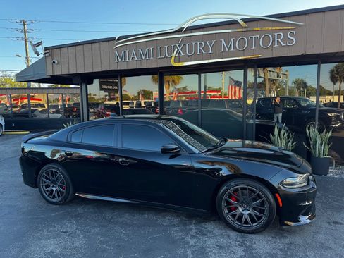 Used 2017 Dodge Charger R/T Scat Pack RWD image 2