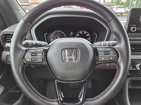 Used 2025 Honda Pilot Sport image 21