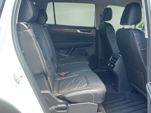 New 2026 Volkswagen Atlas SE FWD image 13