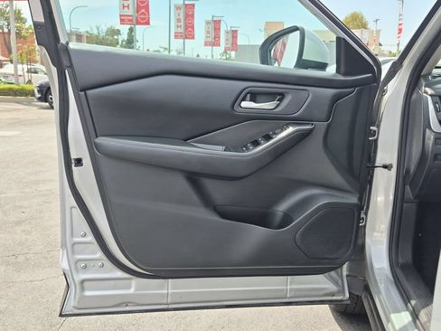 Certified 2024 Nissan Rogue SV FWD image 12
