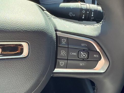 Used 2025 Jeep Compass Limited AWD/4WD image 25