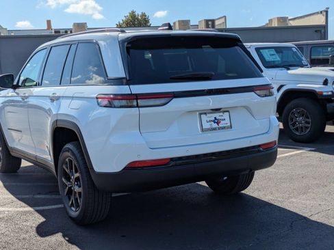 New 2025 Jeep Grand Cherokee Altitude RWD image 3