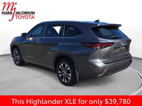 Used 2024 Toyota Highlander XLE AWD/4WD image 13