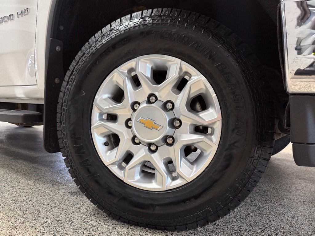 Used 2022 Chevrolet Silverado 3500 LT w/ True North Edition AWD/4WD image 8