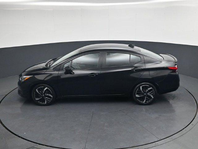 Used 2024 Nissan Versa SR FWD image 28