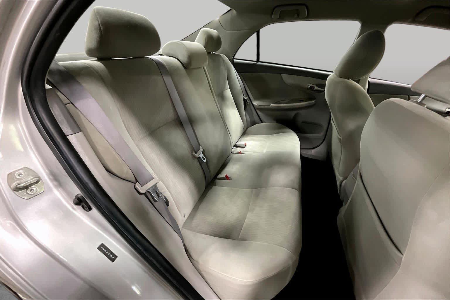 Used 2010 Toyota Corolla LE FWD image 18