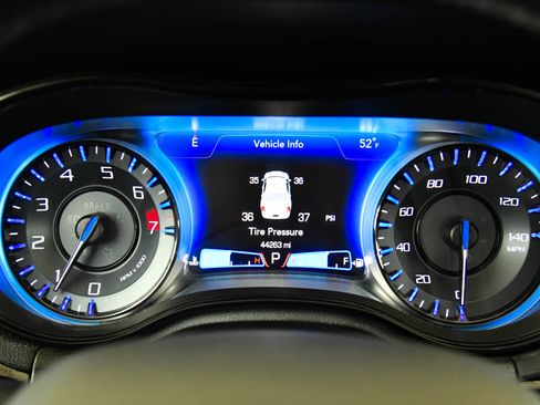 Used 2023 Chrysler 300 S image 30