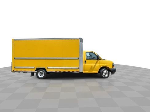 Used 2021 GMC Savana 3500 Extended w/ Power Convenience Package RWD image 9
