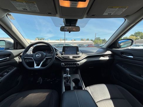 Used 2025 Nissan Altima 2.5 SV FWD image 33