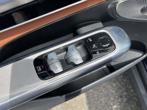 Used 2023 Mercedes-Benz GLC 300 4MATIC w/ Pinnacle Trim Package image 16