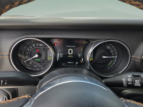 Used 2022 Jeep Wrangler Unlimited Sahara AWD/4WD image 16