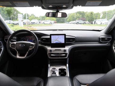 Used 2023 Ford Explorer XLT w/ Equipment Group 202A AWD/4WD image 16