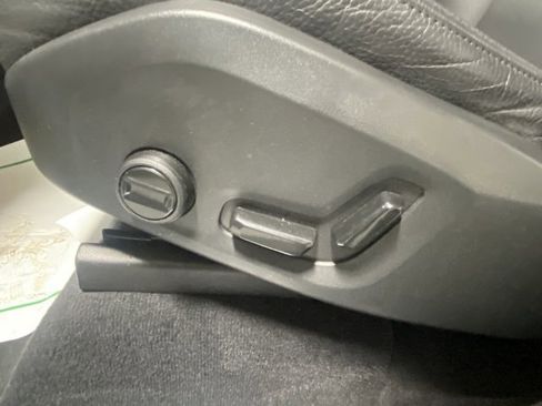 Used 2025 Volvo XC90 B6 Ultra image 12