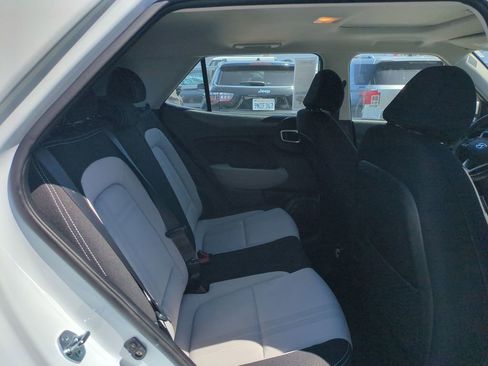 Used 2025 Hyundai Venue SEL FWD image 28