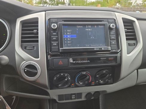 Used 2015 Toyota Tacoma 4x4 Double Cab w/ SR5 Package image 9