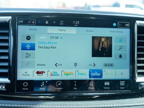 Used 2024 Chrysler Pacifica Limited image 17