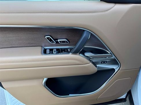New 2025 Land Rover Range Rover SE image 17