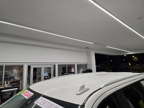 Used 2021 Chevrolet Suburban High Country RWD image 13