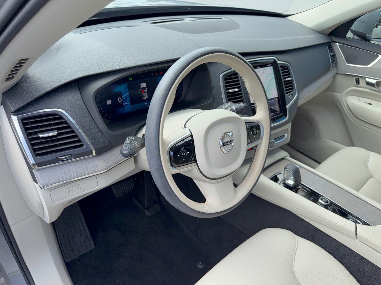Certified 2025 Volvo XC90 B6 Core AWD/4WD image 4