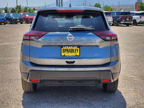 Used 2024 Nissan Rogue SV FWD image 4