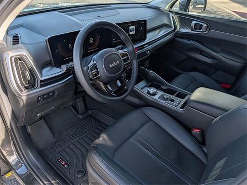 Used 2025 Kia Sorento EX image 9