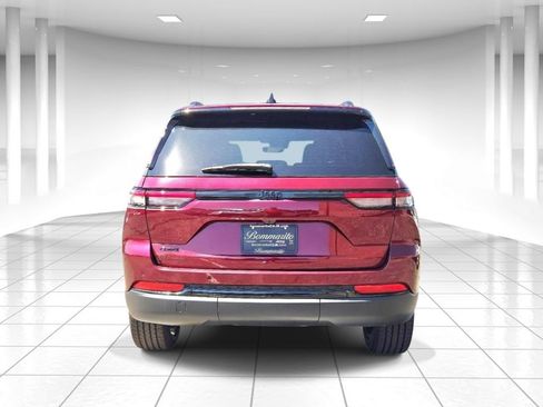 New 2025 Jeep Grand Cherokee Altitude AWD/4WD image 4