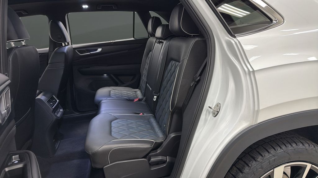 Used 2025 Volkswagen Atlas Cross Sport SEL Premium R-Line AWD/4WD image 23