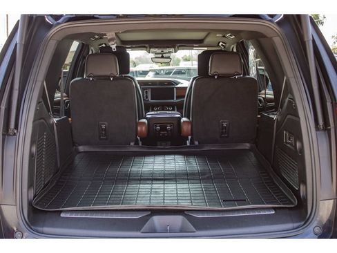 Used 2023 GMC Yukon Denali Ultimate AWD/4WD image 13