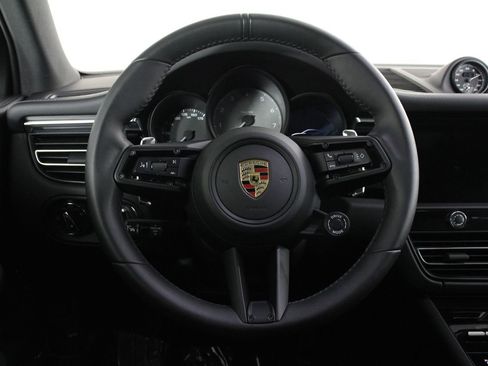 Certified 2025 Porsche Macan S image 12