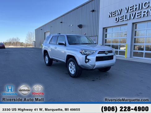 Used 2024 Toyota 4Runner SR5 AWD/4WD image 1