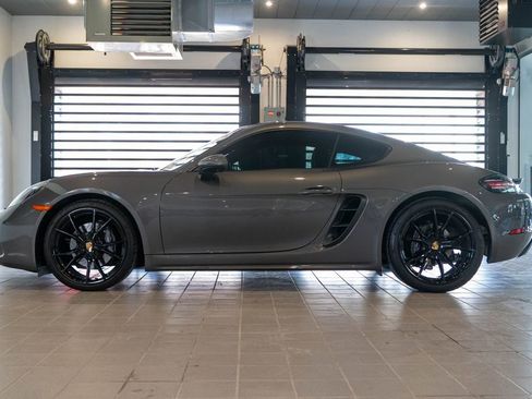 Certified 2025 Porsche 718 Cayman image 2