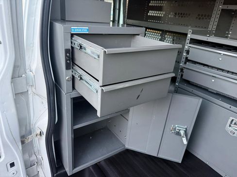 Used 2013 Chevrolet Express 2500 RWD image 15