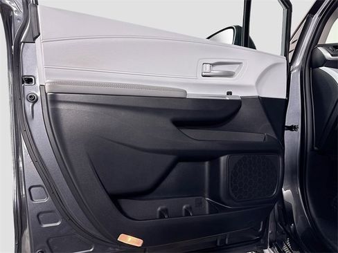 Used 2025 Toyota Sienna XLE image 13