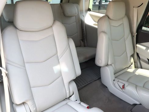 Used 2018 Cadillac Escalade Luxury image 26