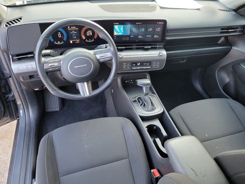 Used 2025 Hyundai Kona SEL FWD image 14