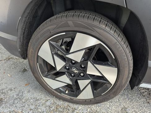 Used 2024 Hyundai Kona Limited FWD image 20