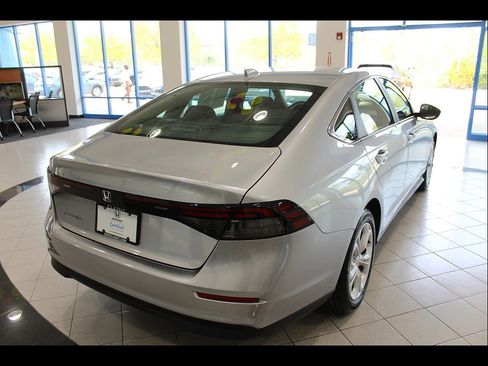 Certified 2025 Honda Accord LX image 5