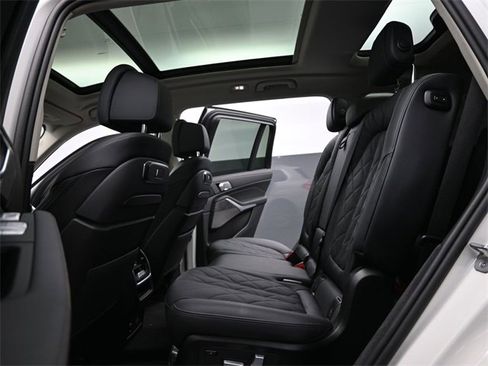 Used 2025 BMW X7 xDrive40i image 11