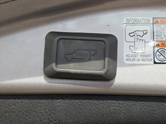 Used 2018 Toyota RAV4 SE w/ Advanced Technology Package AWD/4WD image 7