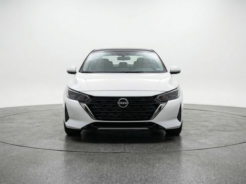 Used 2025 Nissan Sentra SV image 2