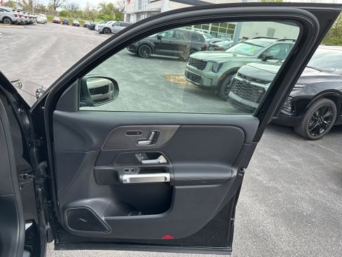 Used 2021 Mercedes-Benz GLB 250 4MATIC image 22