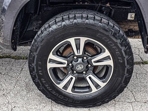 Used 2019 Toyota Tacoma TRD Sport AWD/4WD image 7