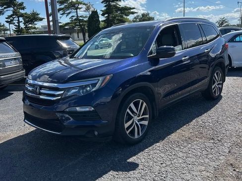 Used 2017 Honda Pilot Touring image 1