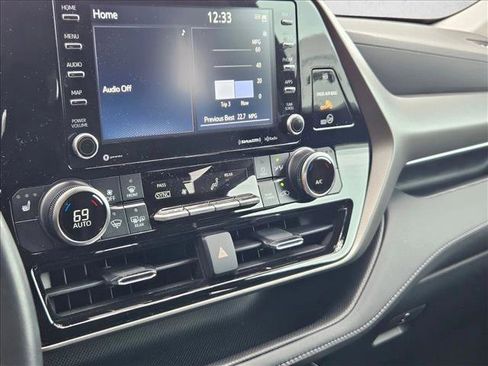 Used 2021 Toyota Highlander XLE image 8