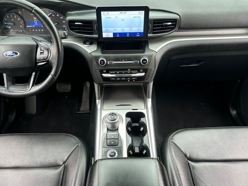 Used 2020 Ford Explorer XLT w/ Equipment Group 202A AWD/4WD image 4