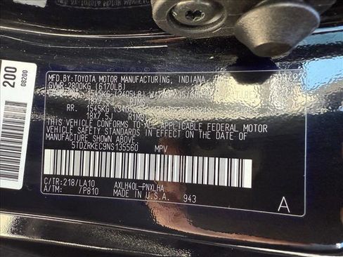 Used 2022 Toyota Sienna Limited image 25