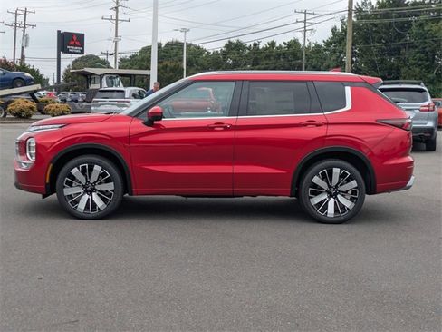 New 2025 Mitsubishi Outlander SEL image 6