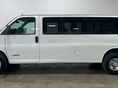 Used 2013 Chevrolet Express 3500 LS image 2